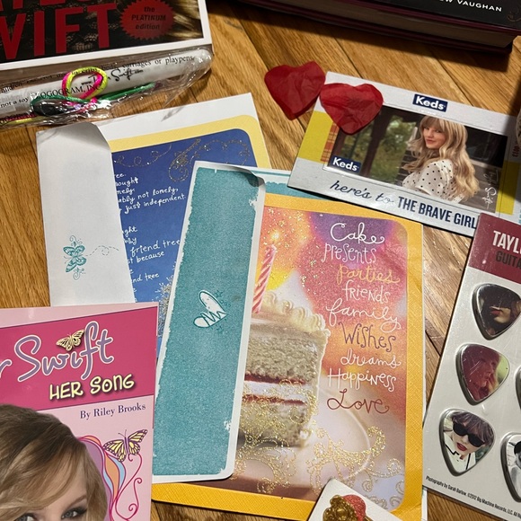 Taylor Swift Red Tour Merch 2013 & More- READ DESCRP. - Picture 4 of 15